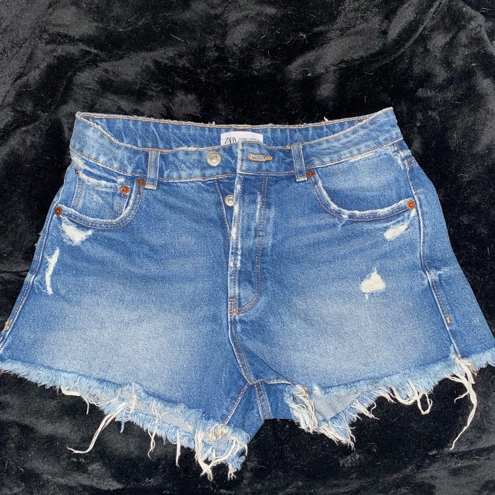 SOLD 💕💕 Zara high rise Jean shorts